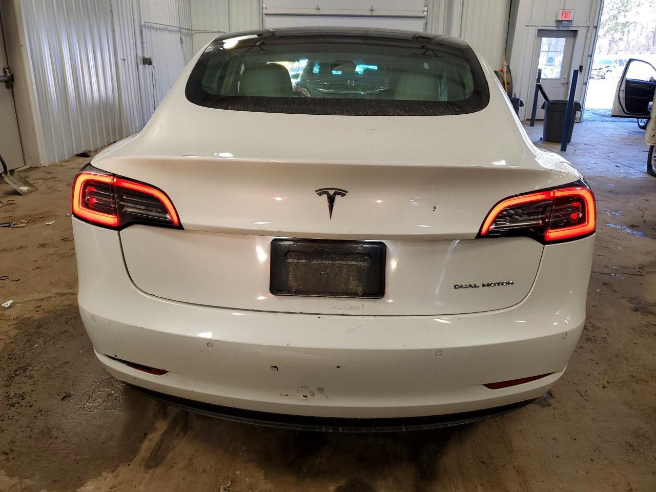 2019 Tesla Model 3 - Фото 6