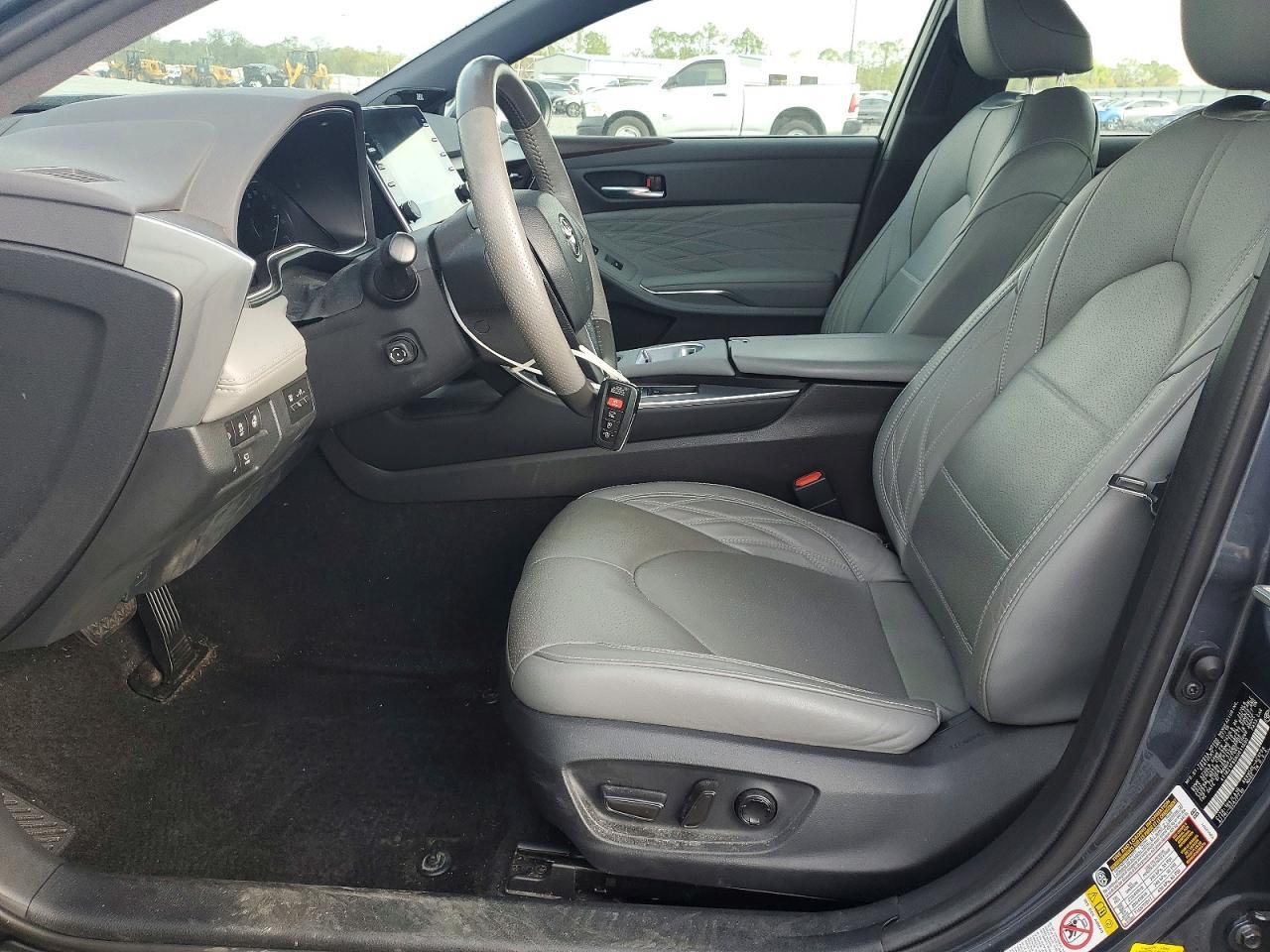 2019 Toyota Avalon Hybrid Limited - Image 7