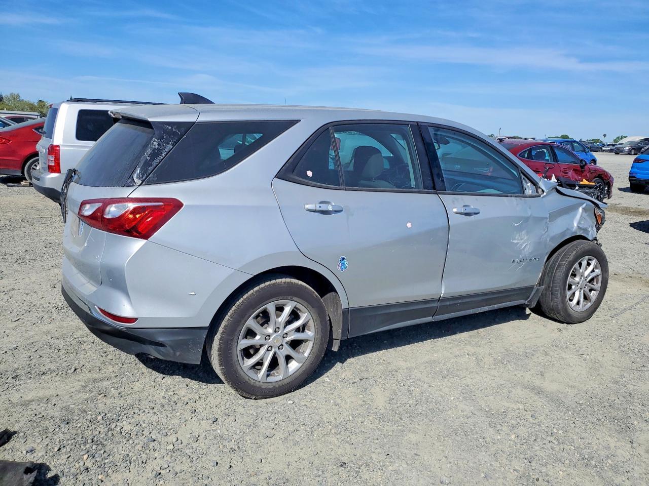 2018 Chevrolet Equinox Ls - Image 3