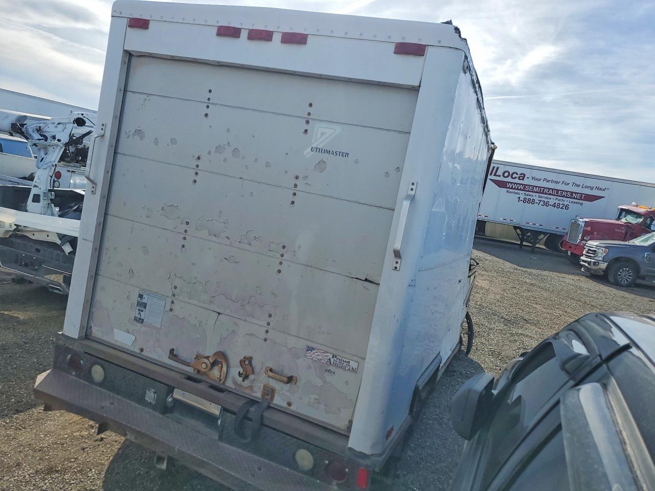 2000 Chevrolet Express G3500 Delivery Truck - Image 3