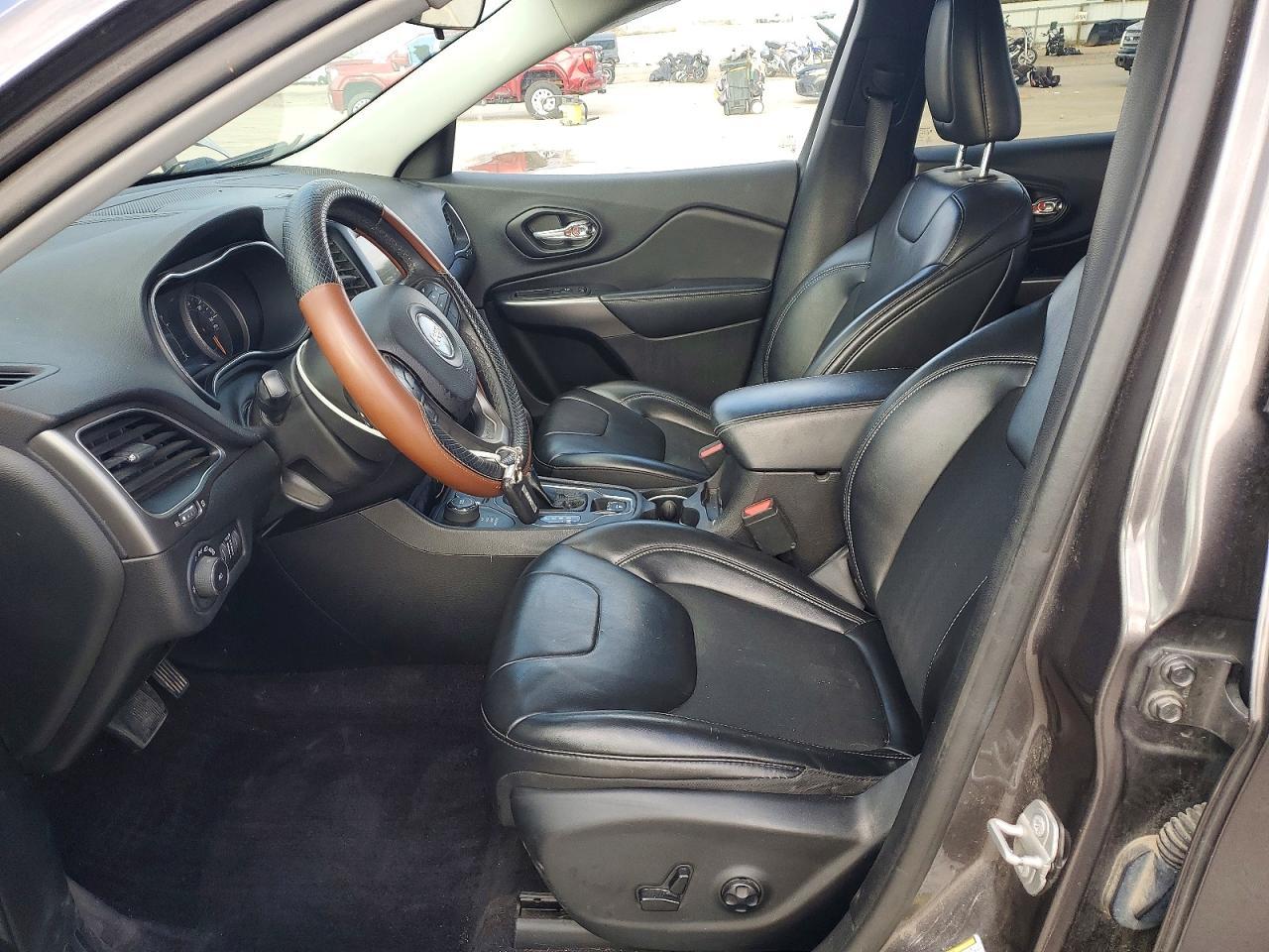2019 Jeep Cherokee - Image 7