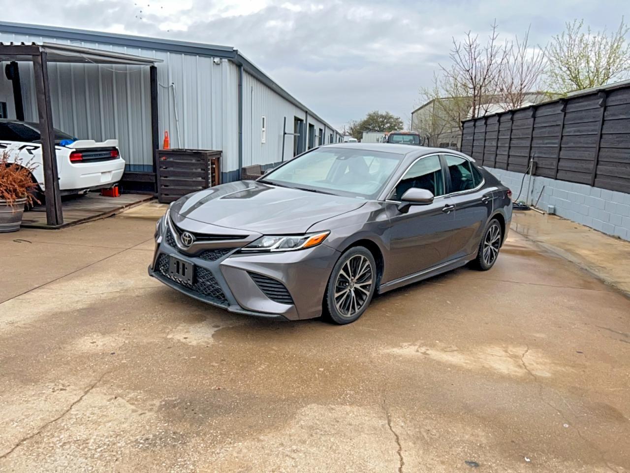 2019 Toyota Camry Se - Image 2