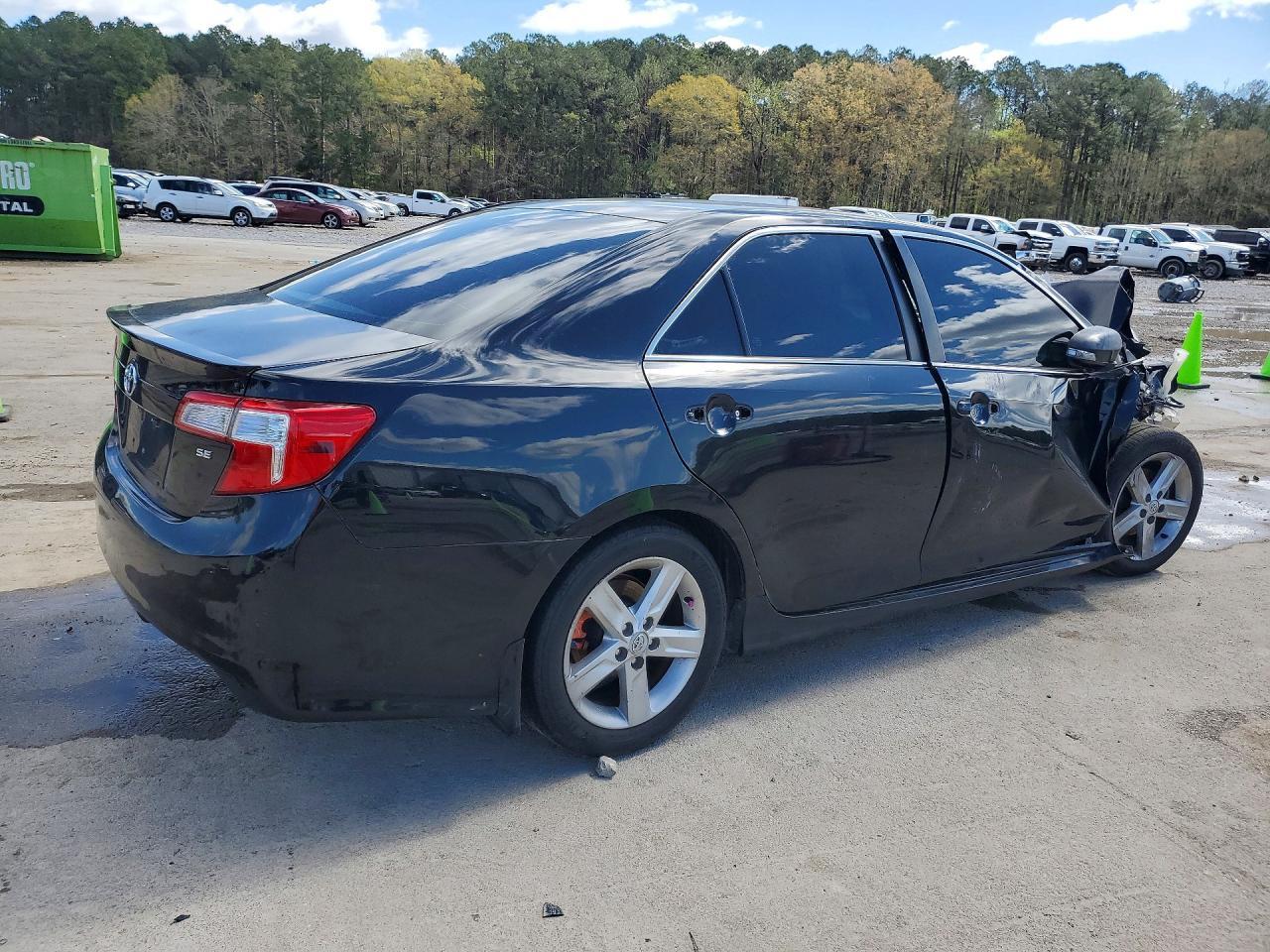 2014 Toyota Camry Se - Image 3