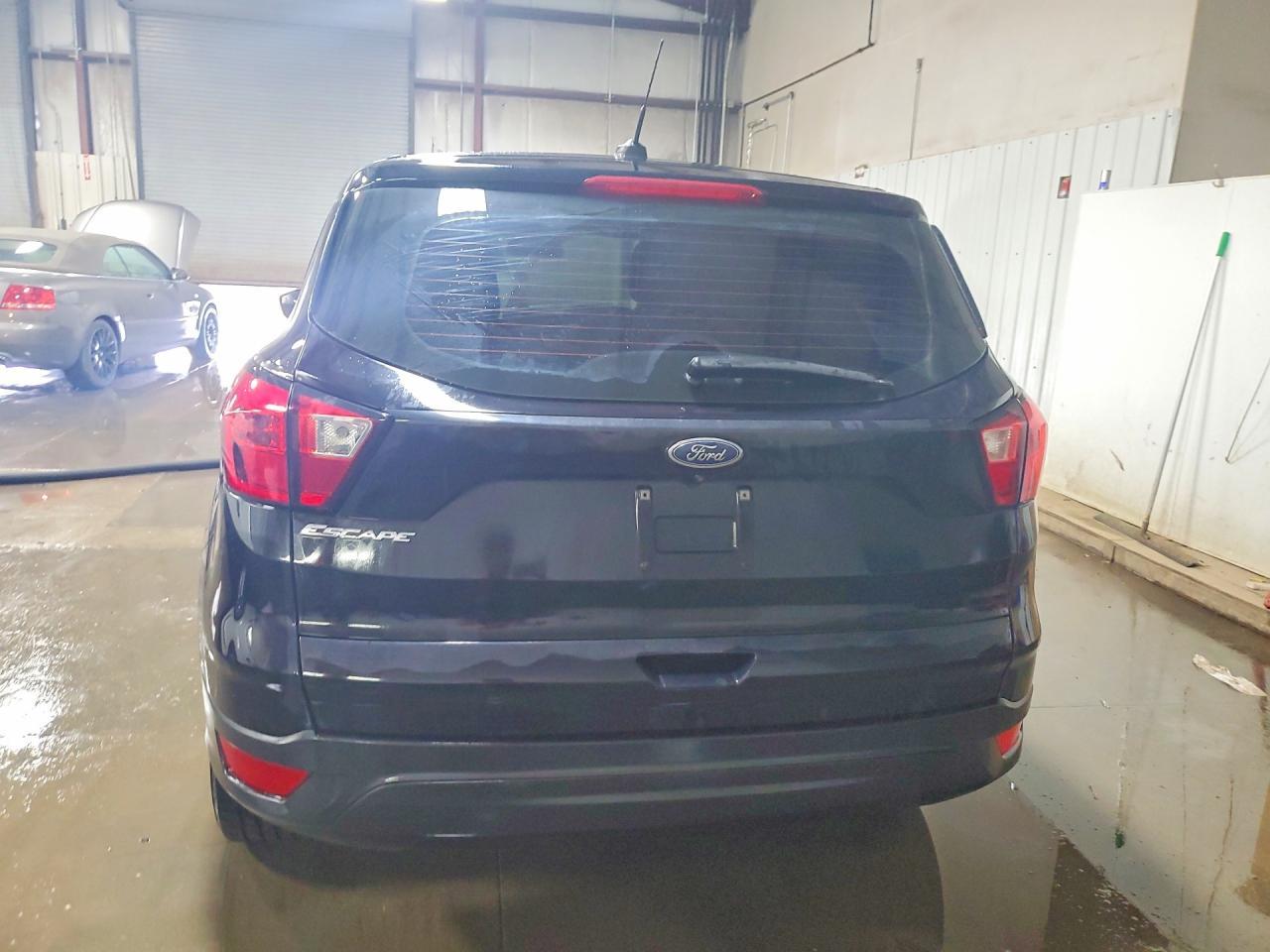 2019 Ford Escape S - Фото 6