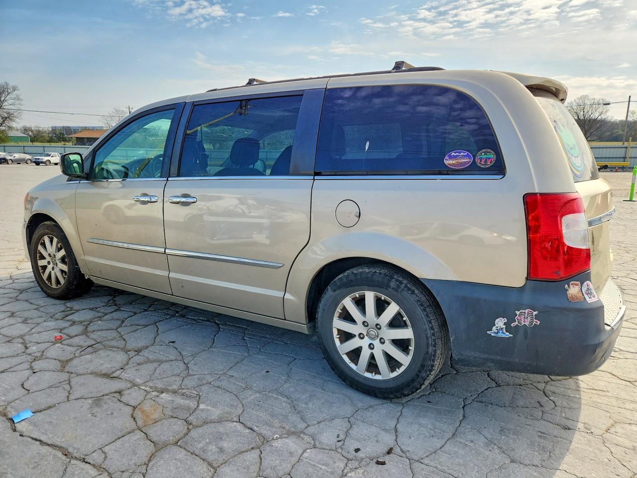 2012 Chrysler Town & Country Touring L - Image 2