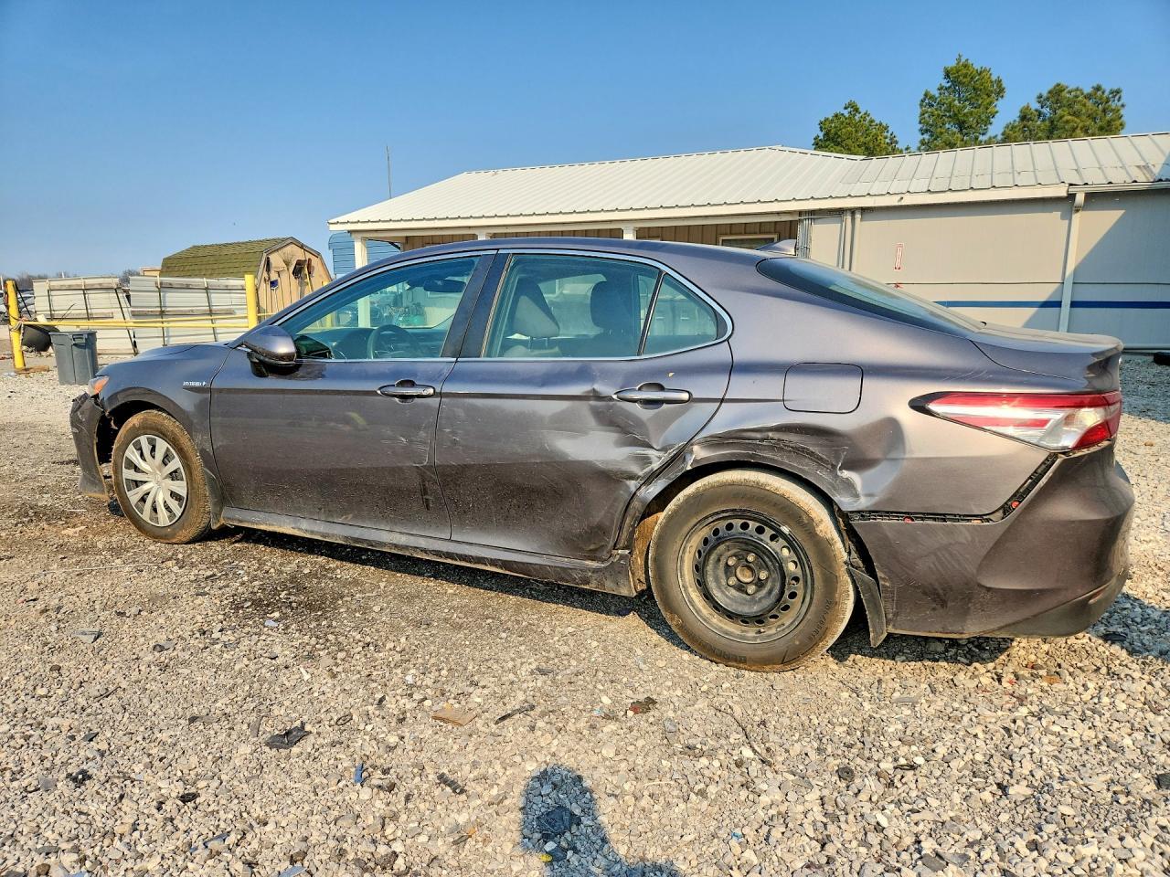 2020 Toyota Camry Hybrid Le - Фото 2