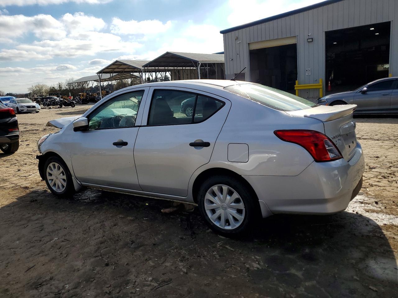 2018 Nissan Versa S Plus - Фото 2