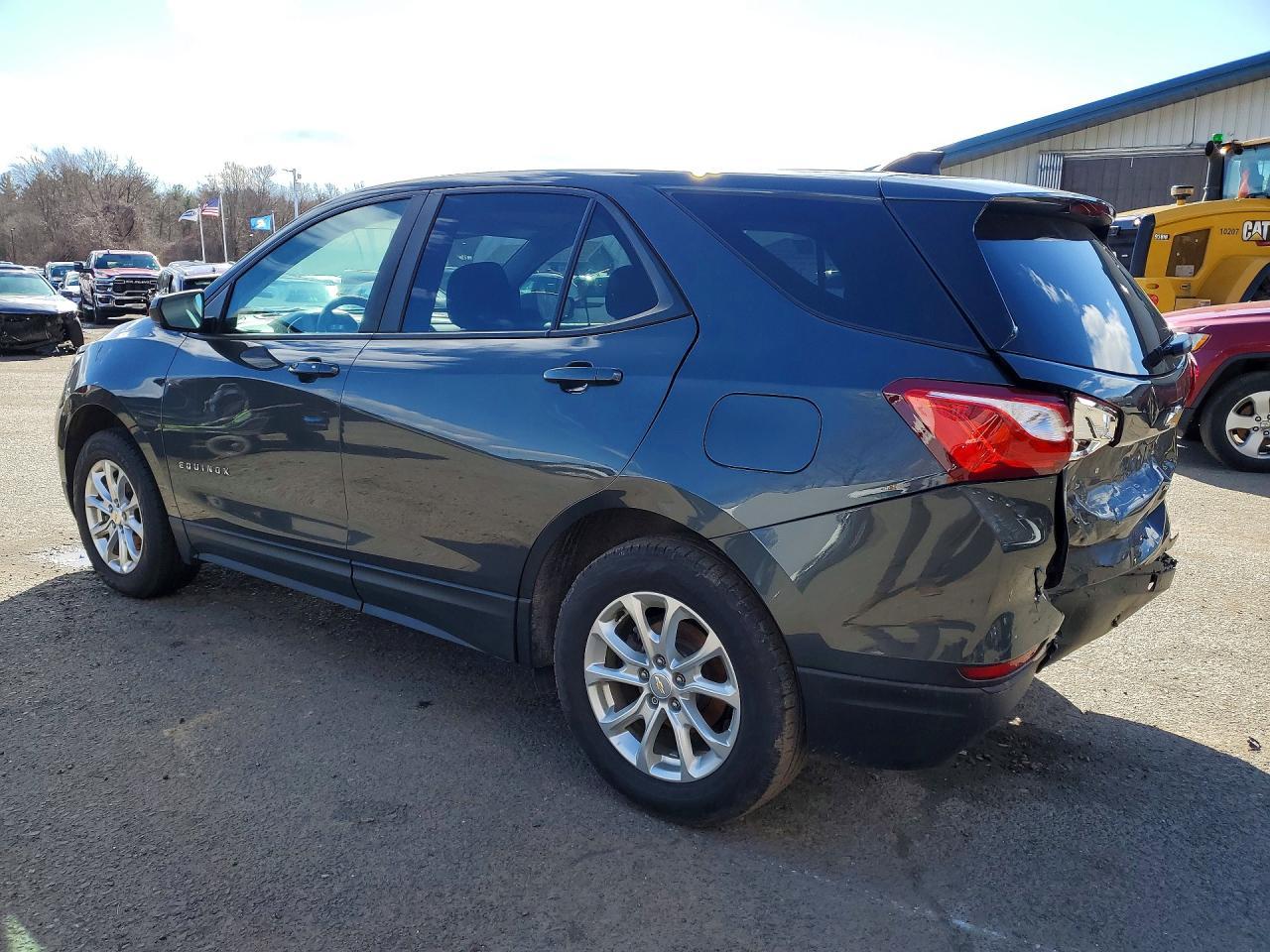 2021 Chevrolet Equinox Ls - Фото 2