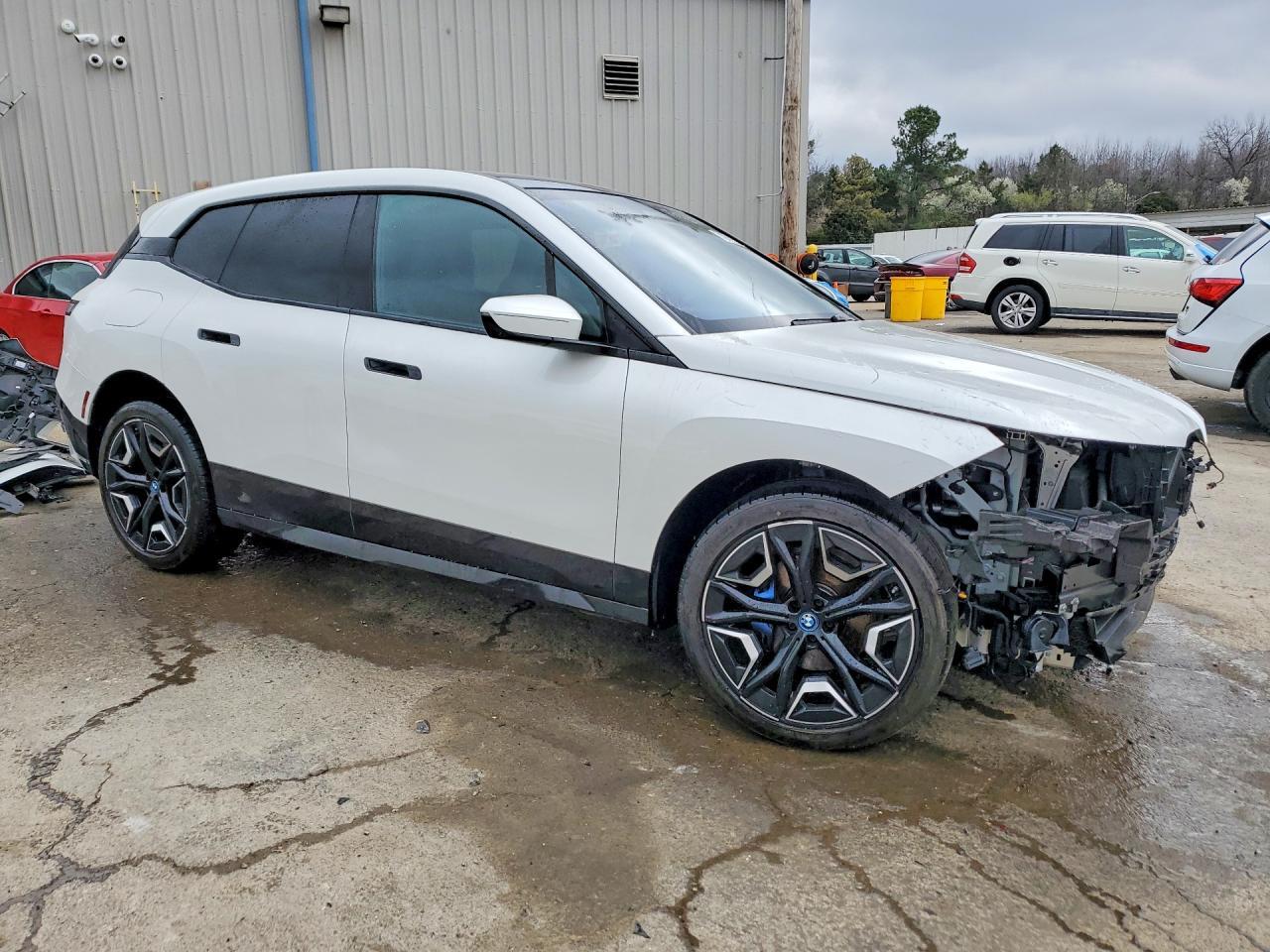 2022 BMW Ix xDrive50 - Фото 4