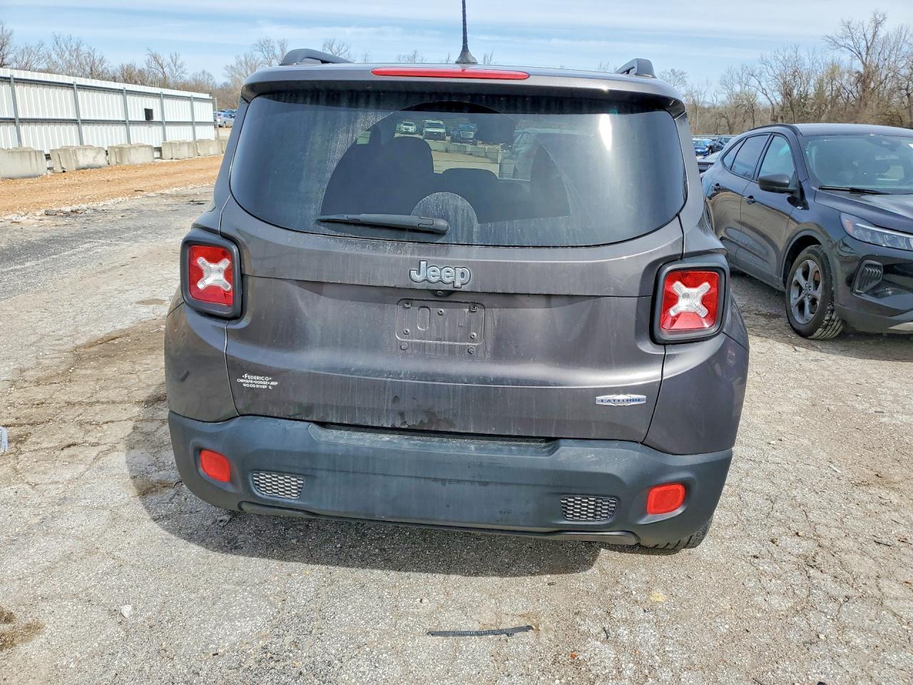 2016 Jeep Renegade Latitude - Image 6