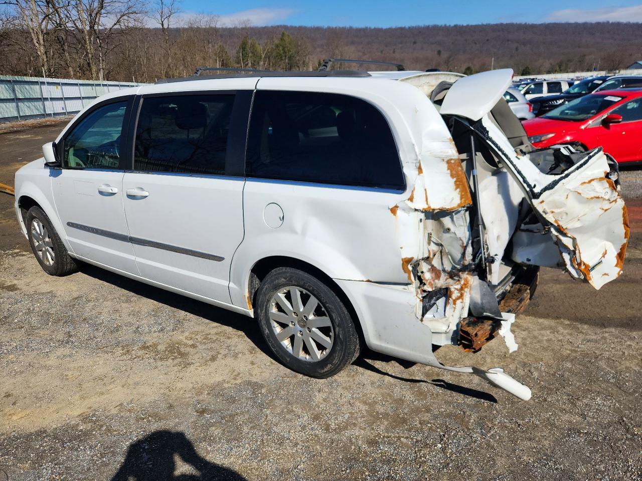 2015 Chrysler Town & Country Touring - Фото 2