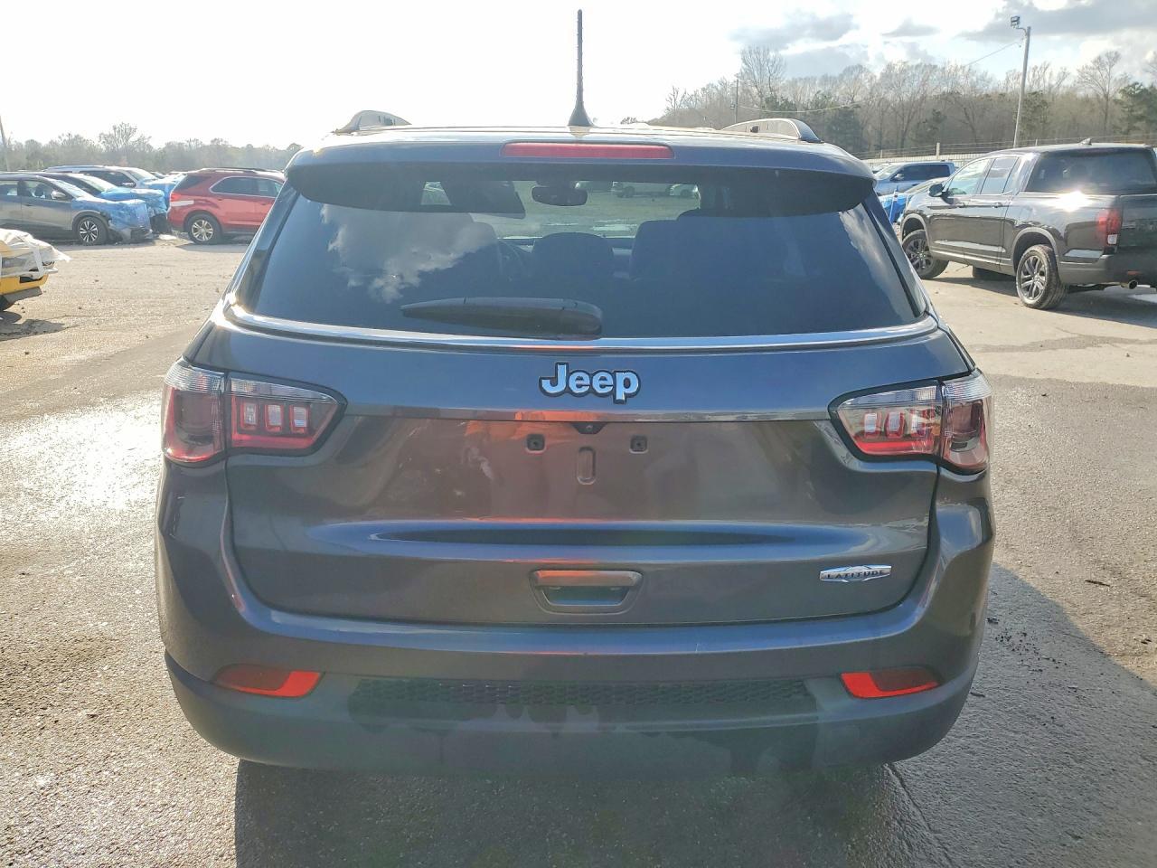 2022 Jeep Compass Latitude - Image 6