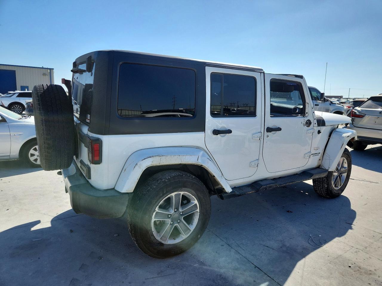 2015 Jeep Wrangler Unlimited Sahara - Image 3