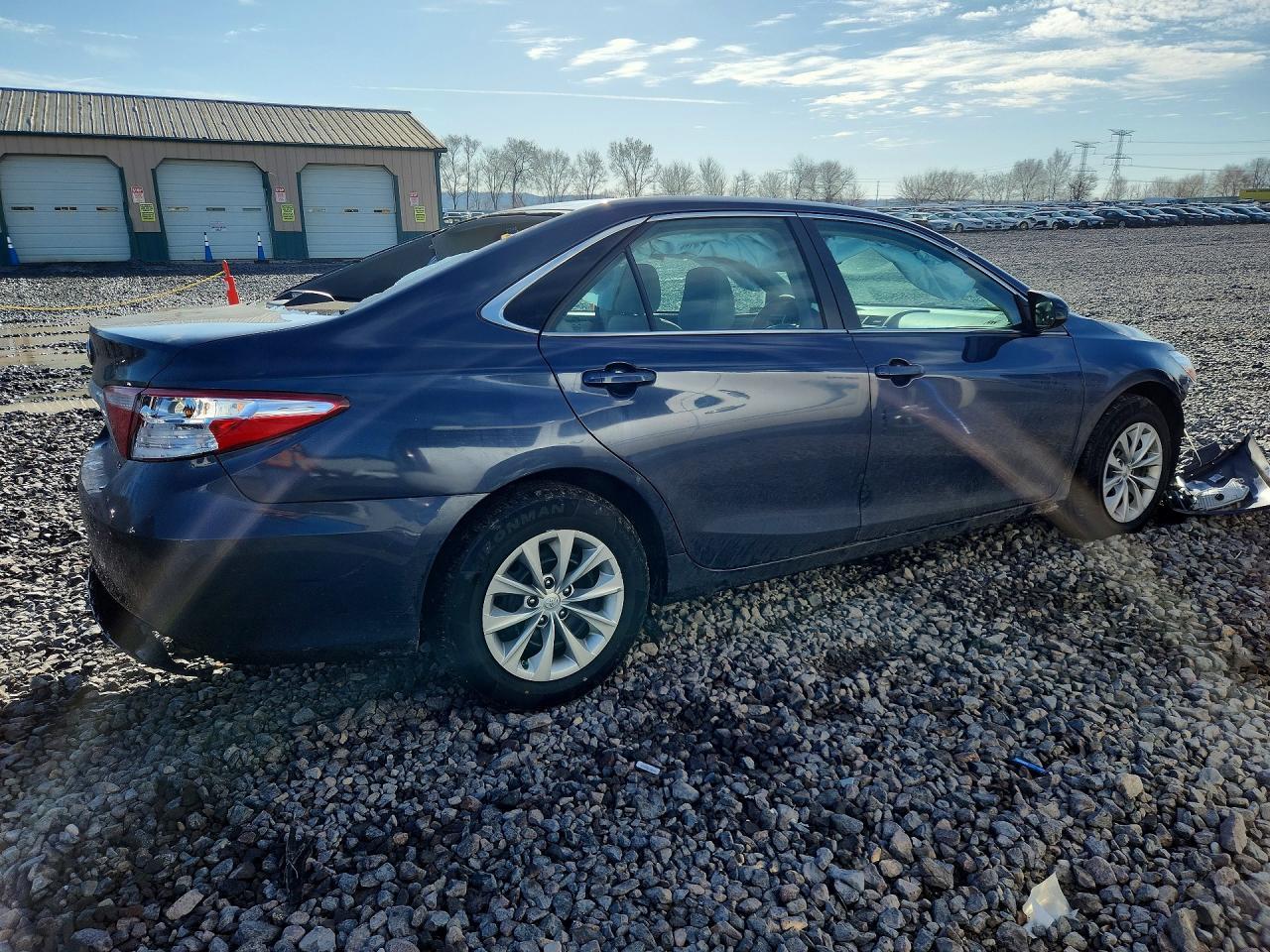 2015 Toyota Camry Le - Фото 3
