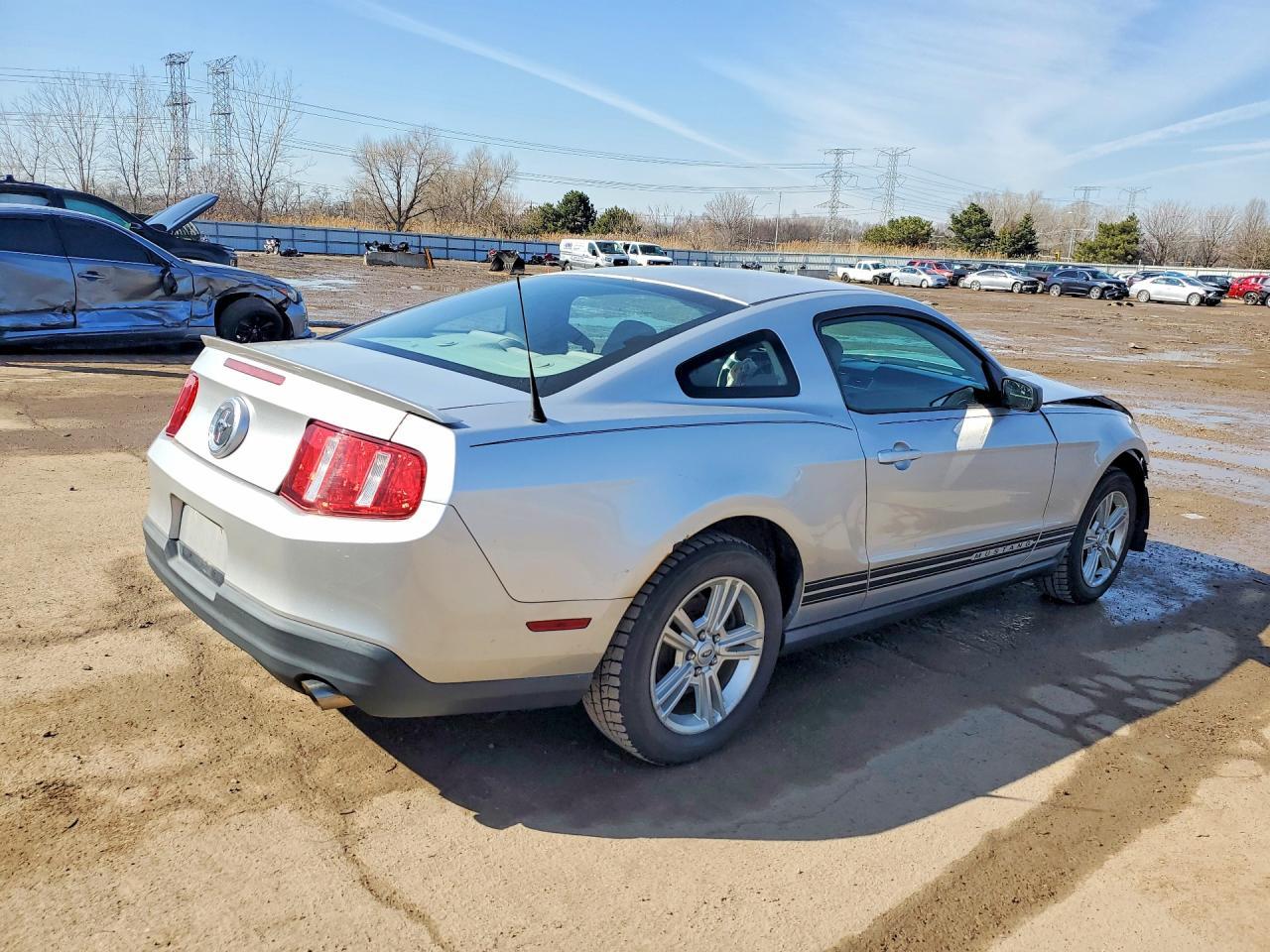 2010 Ford Mustang - Фото 3