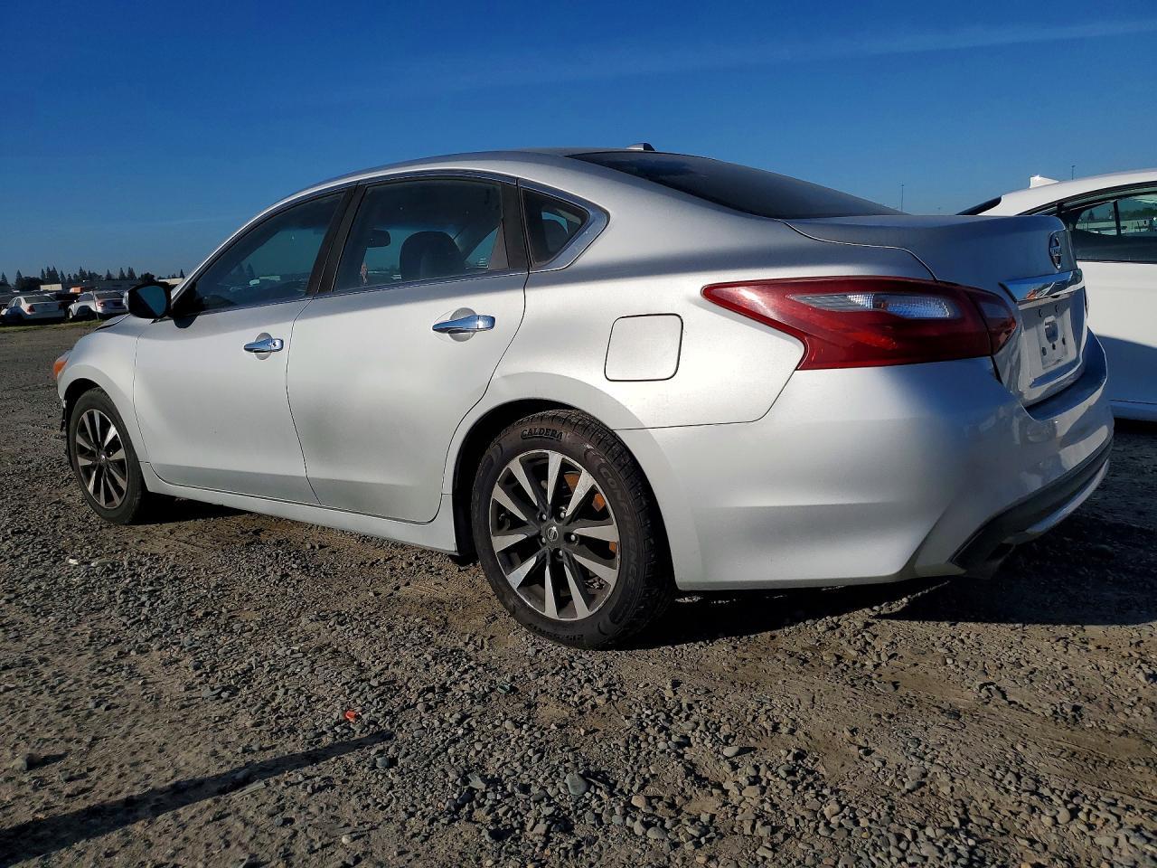 2018 Nissan Altima - Image 2