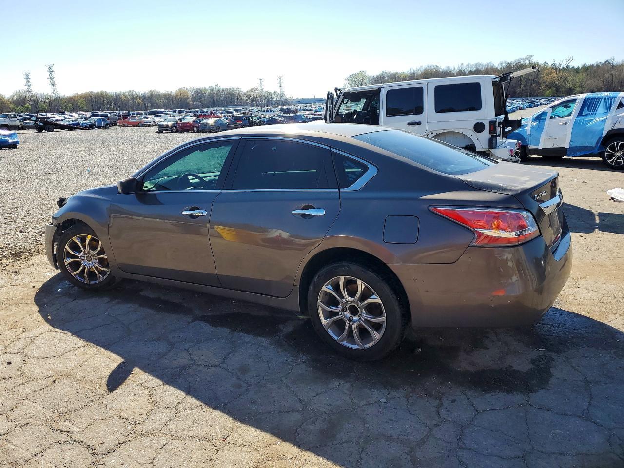 2014 Nissan Altima 2.5 S - Image 2