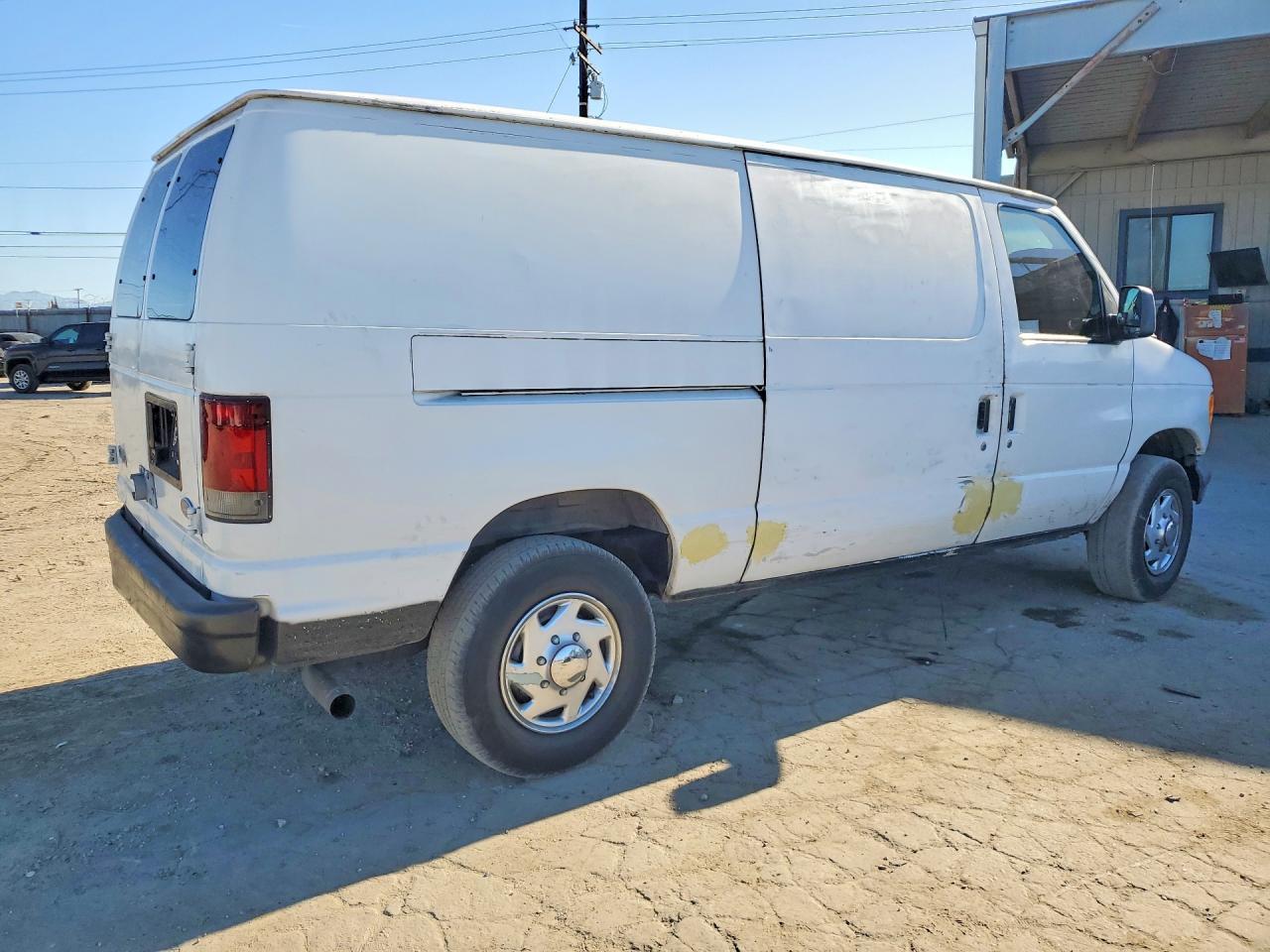 2004 Ford F550 Super Duty Delivery Van - Image 3