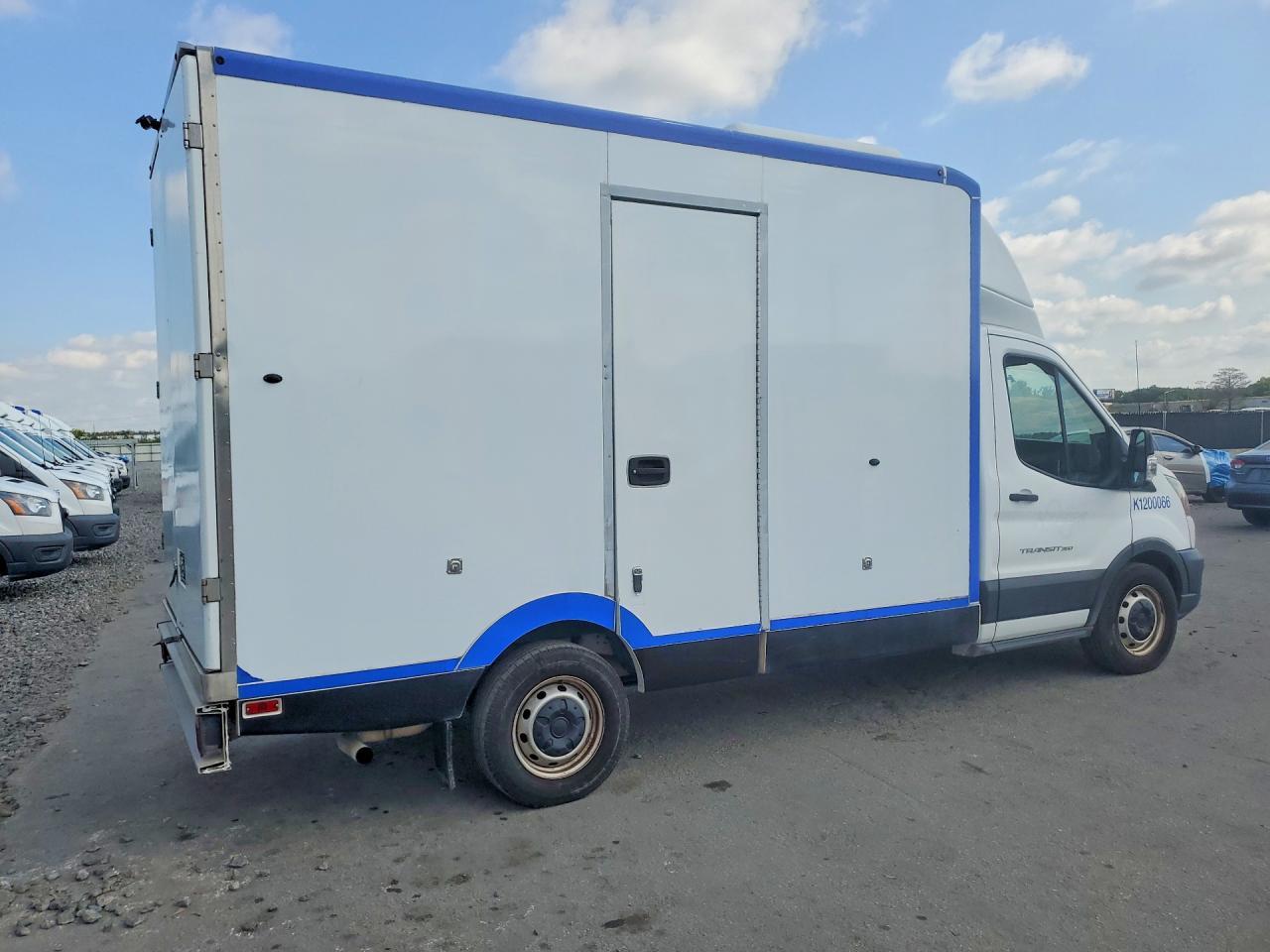 2020 Ford Transit Delivery Truck - Фото 3