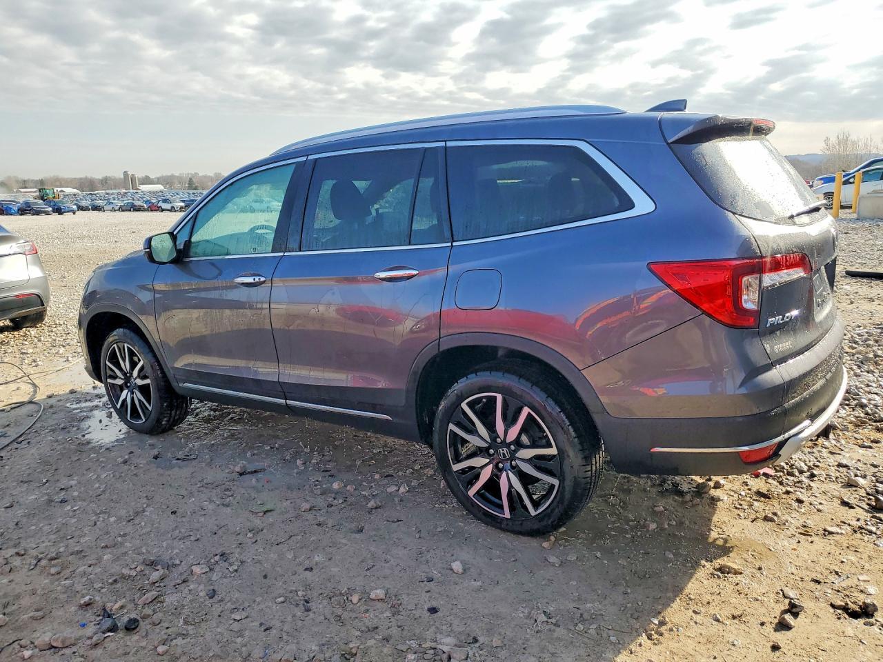 2021 Honda Pilot Touring - Image 2