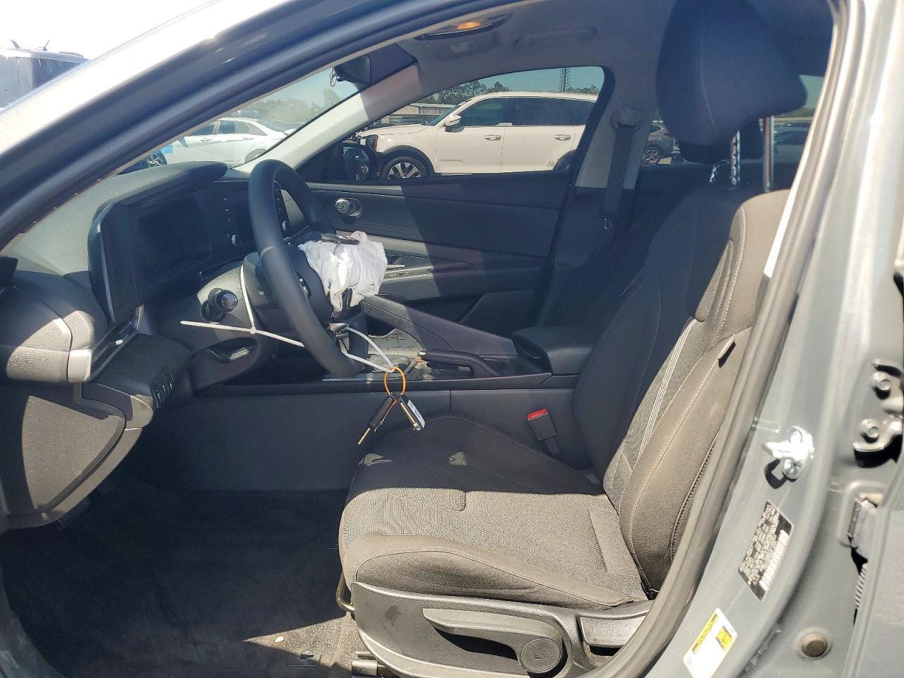 2026 Hyundai Elantra Se - Image 7