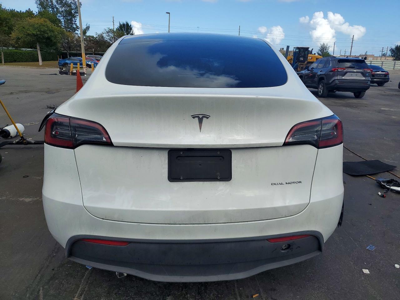 2023 Tesla Model Y - Фото 6
