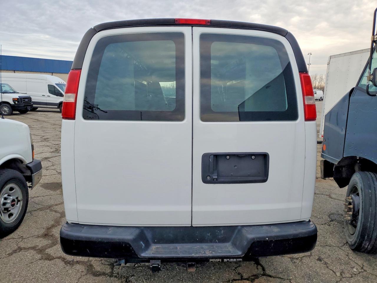 2018 Chevrolet Express G2500 Utility / Service Van - Фото 6