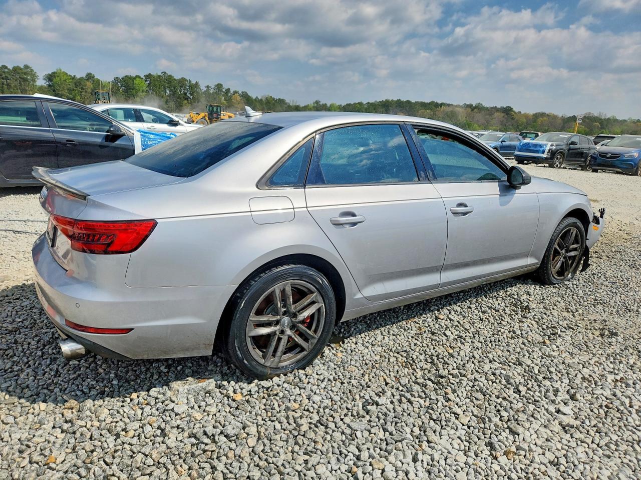 2017 Audi A4 Premium - Фото 3