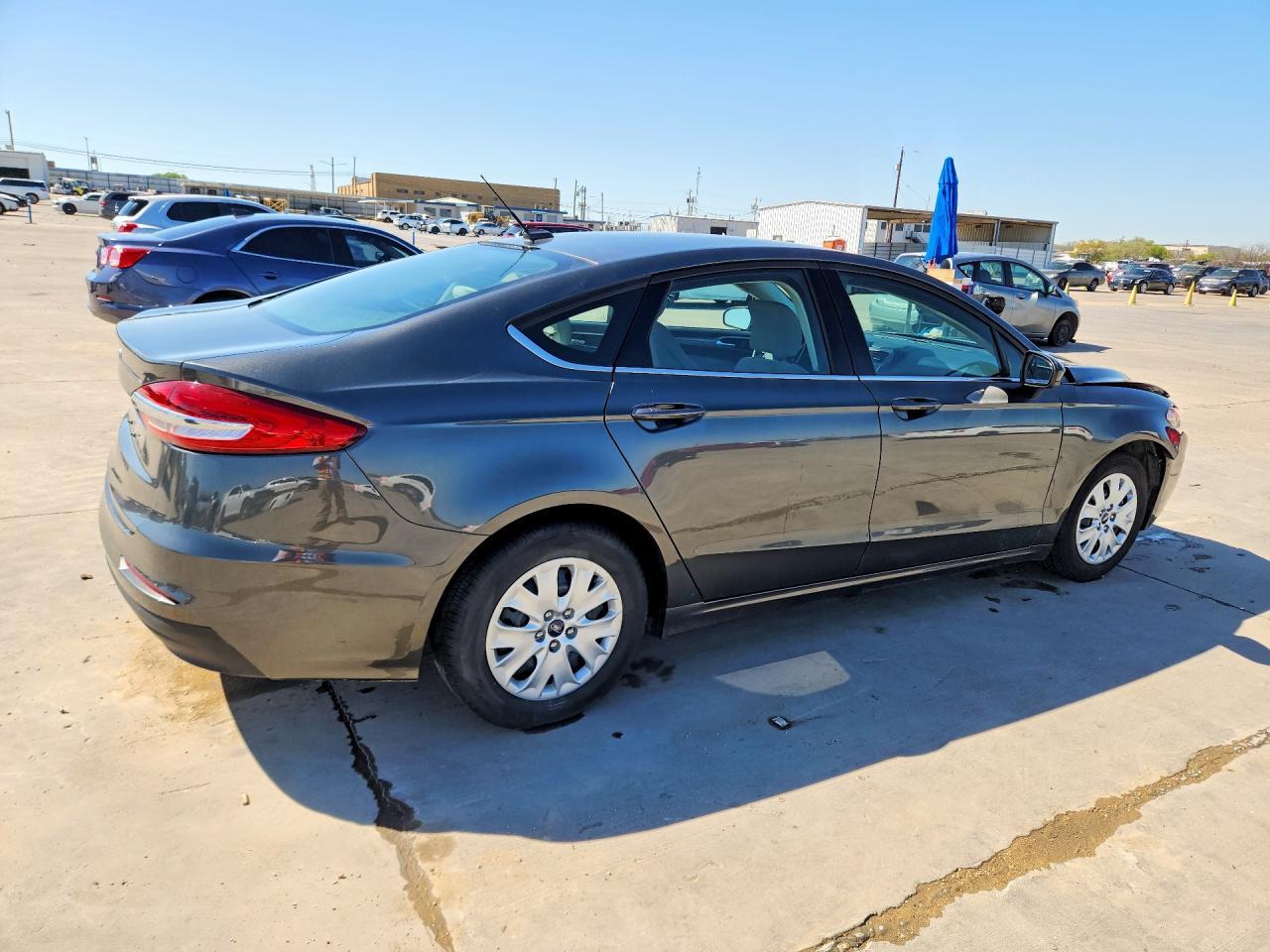 2019 Ford Fusion S - Фото 3