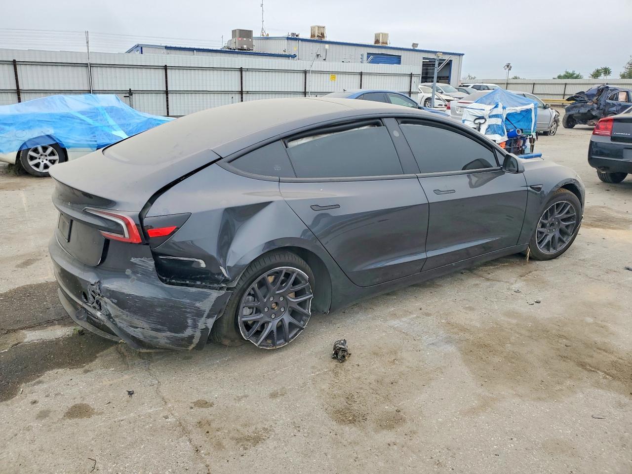 2025 Tesla Model 3 - Image 3
