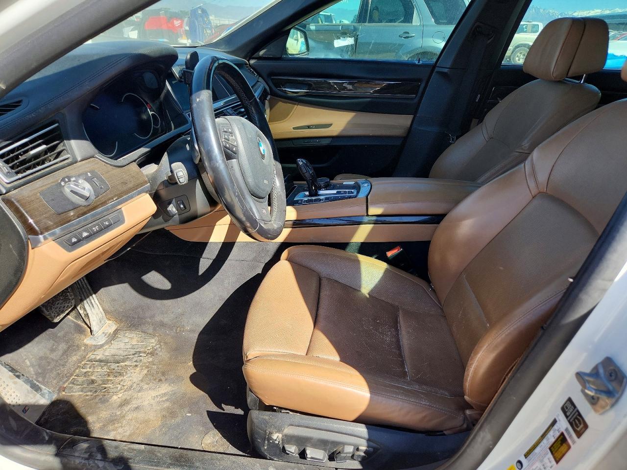 2014 BMW 750 Xi - Image 7