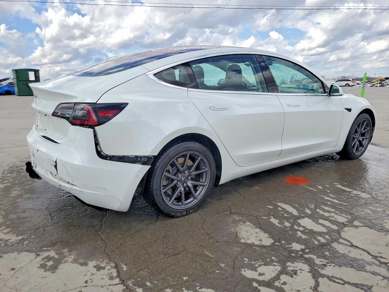 2018 Tesla Model 3 - Фото 3