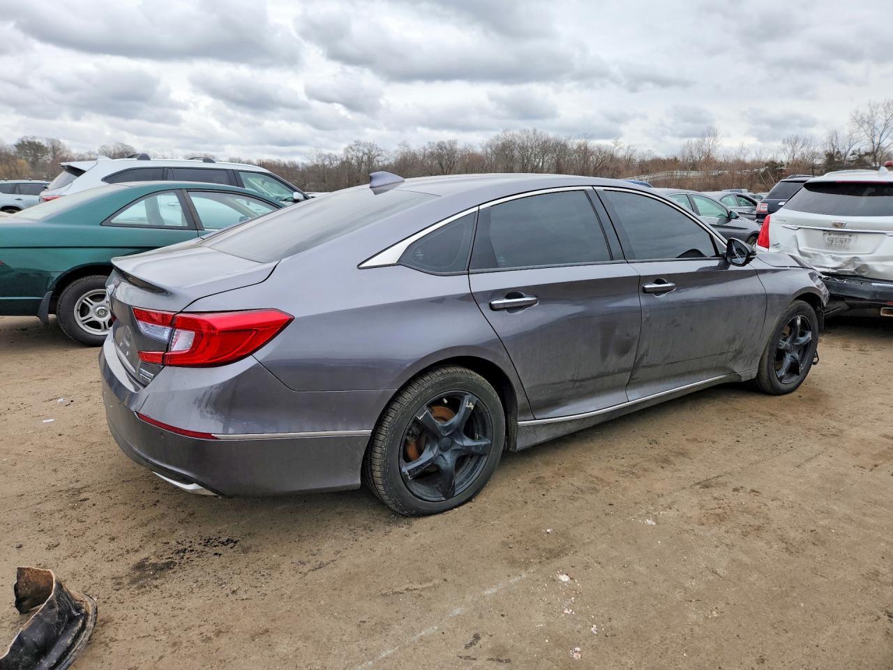 2018 Honda Accord Touring Hybrid - Image 3