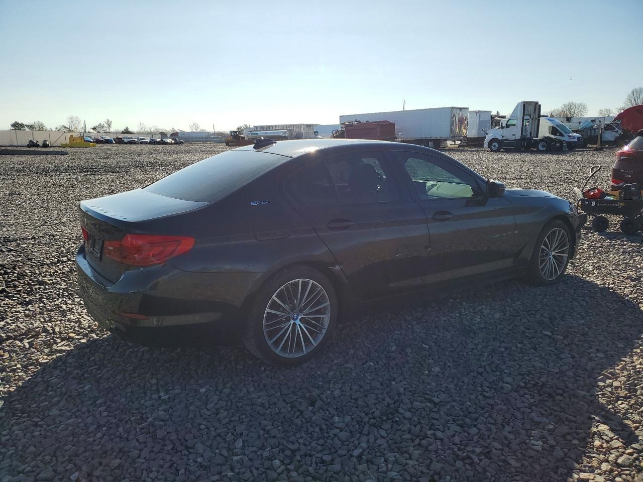 2018 BMW 530Xe - Фото 3