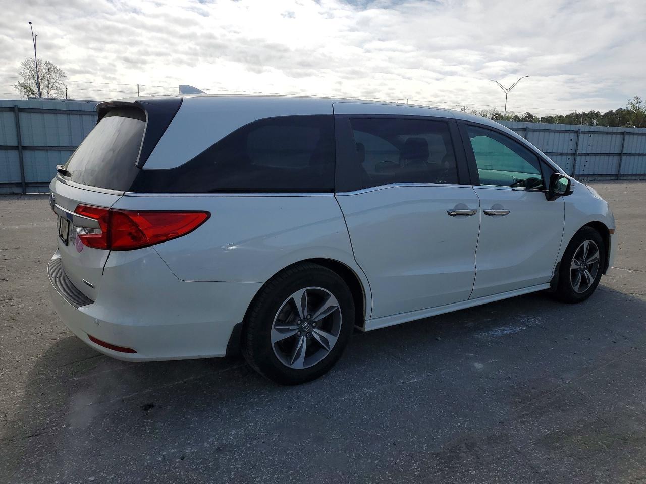 2018 Honda Odyssey Touring - Фото 3