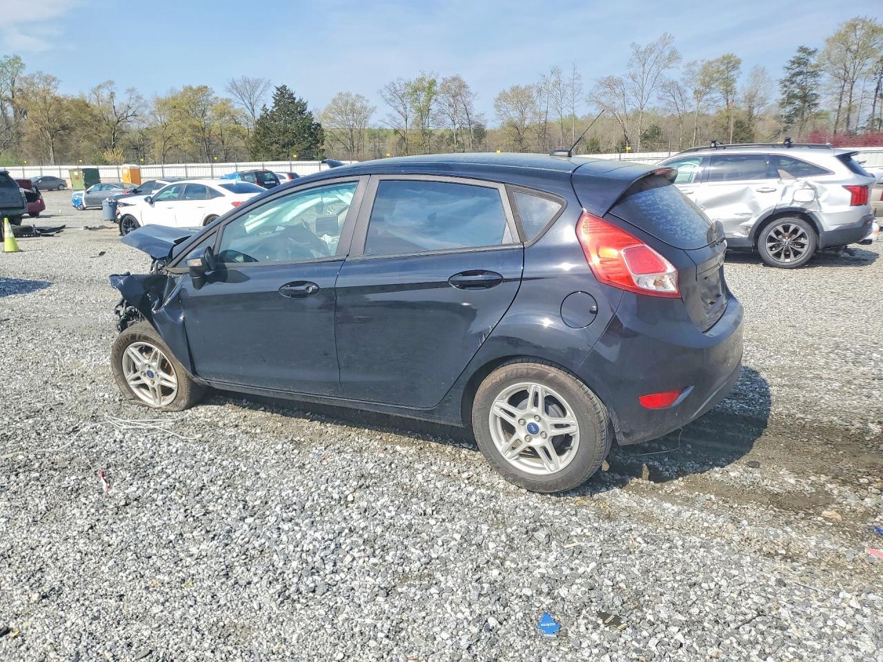 2018 Ford Fiesta Se - Image 2