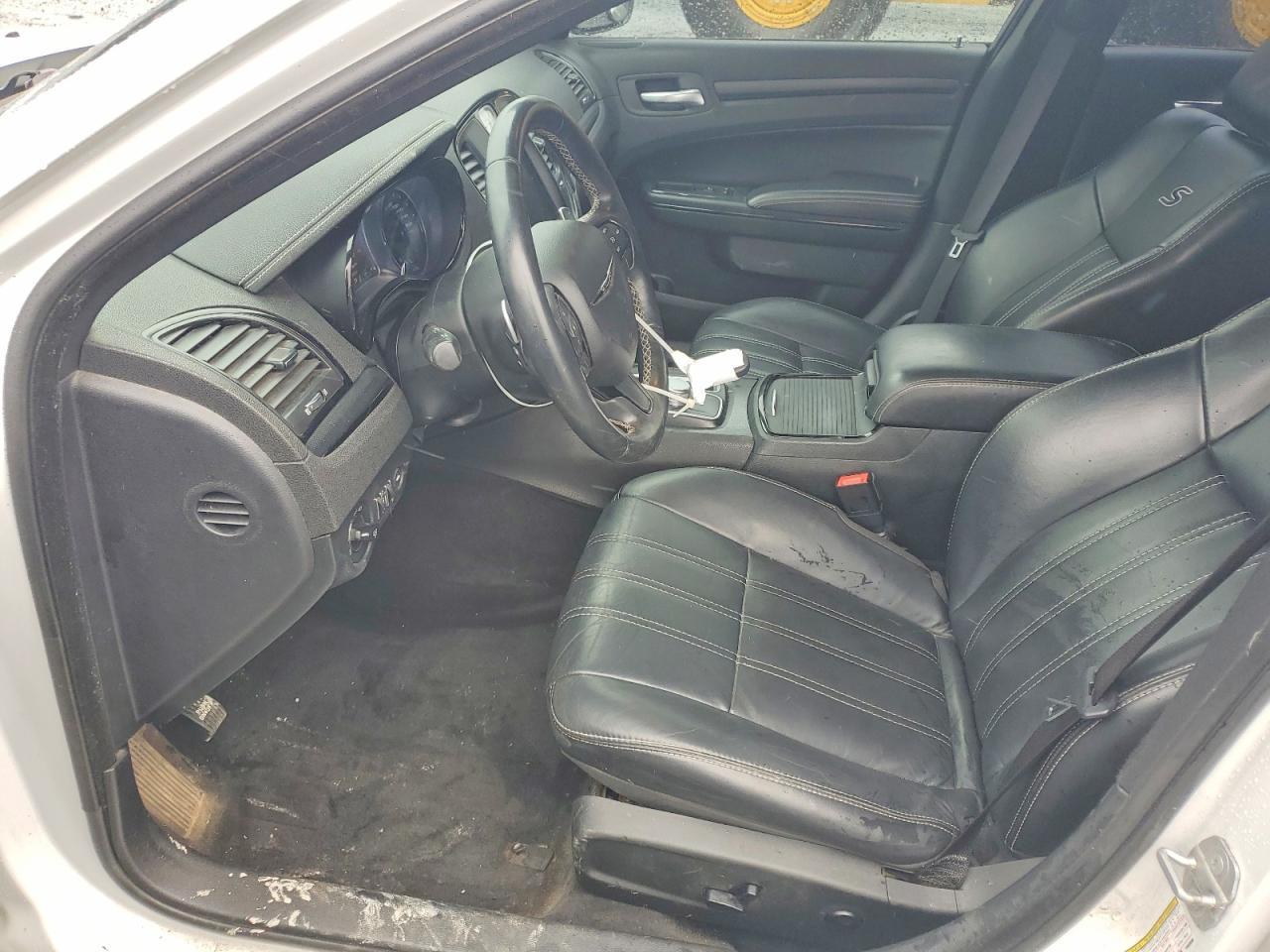 2015 Chrysler 300 S - Image 7