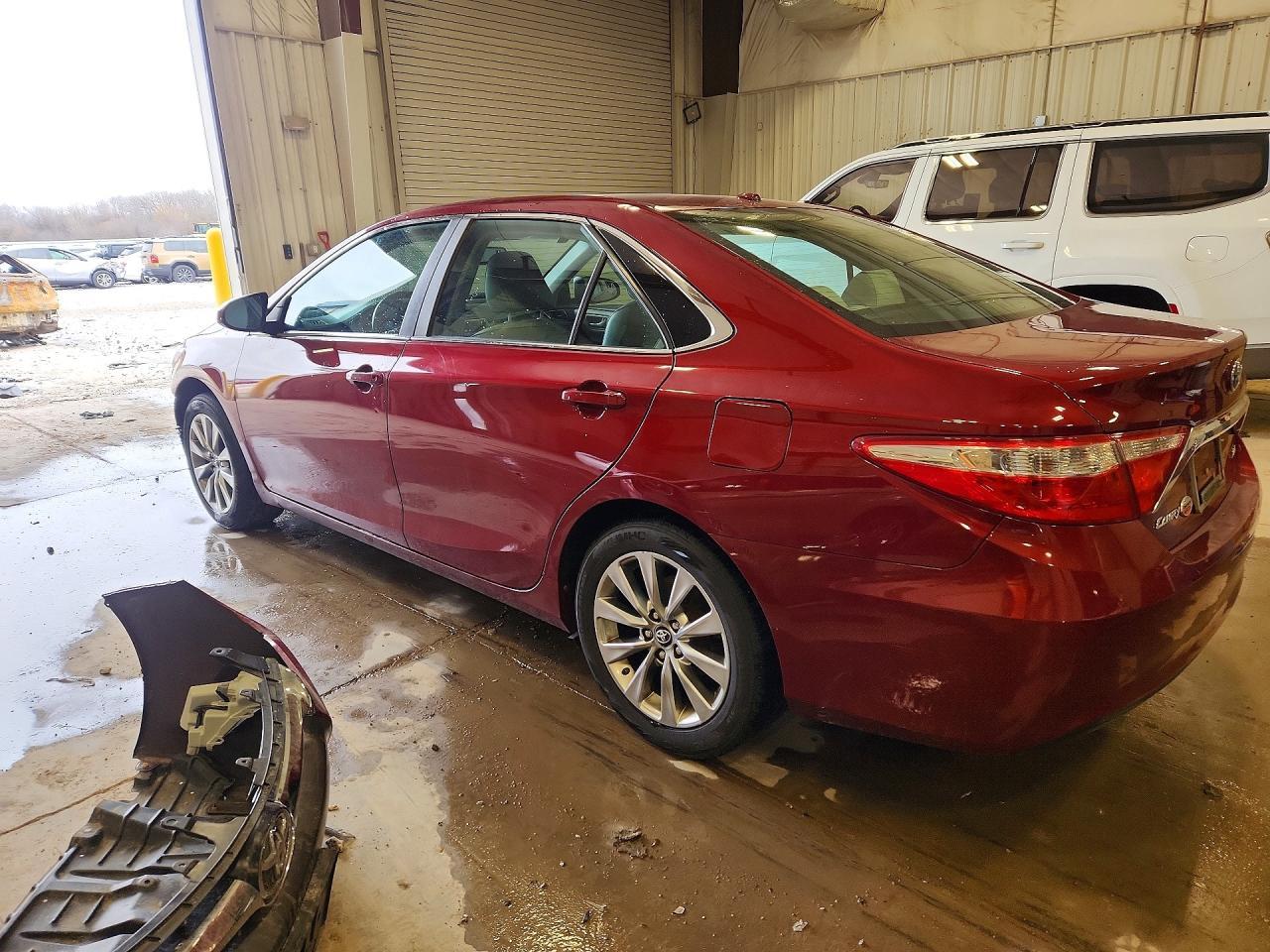 2016 Toyota Camry Xle - Image 2