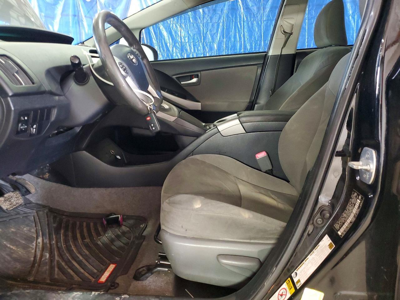 2013 Toyota Prius Two - Фото 7