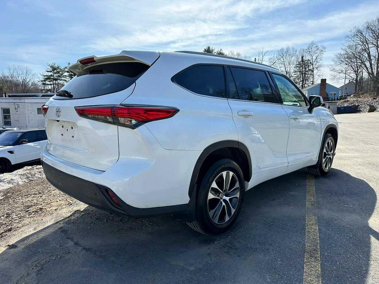 2022 Toyota Highlander Xle - Image 3