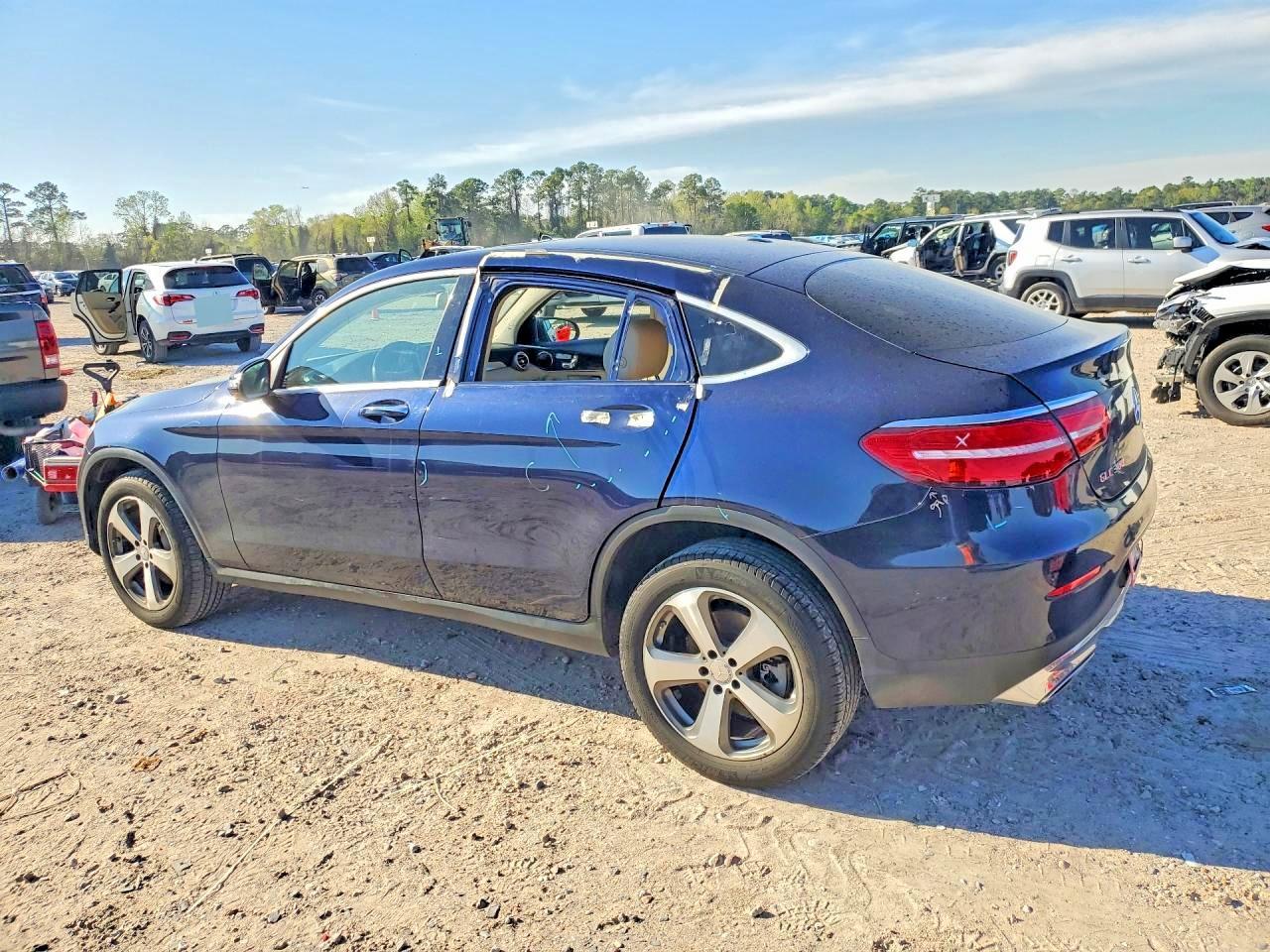 2017 Mercedes-Benz Glc Coupe 300 4Matic - Фото 2