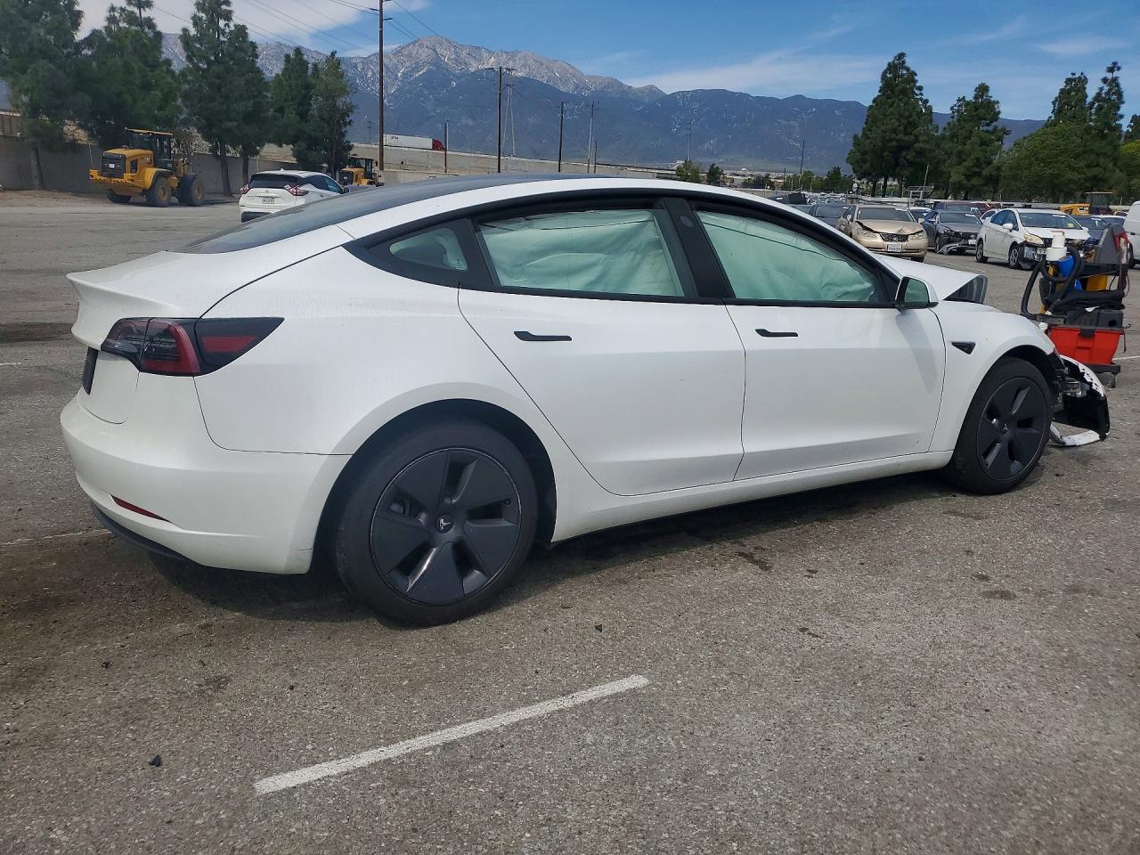 2023 Tesla Model 3 - Фото 3