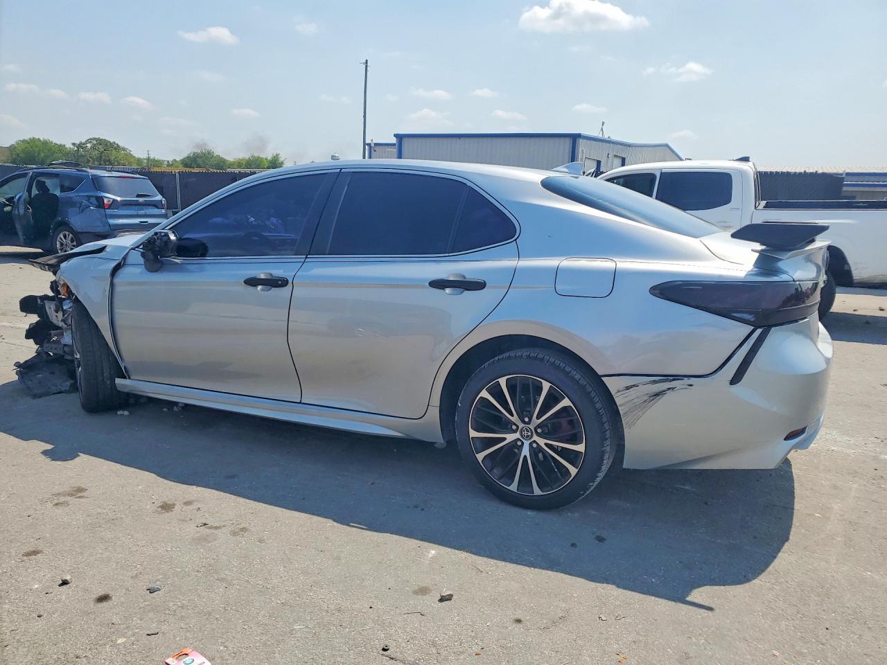 2020 Toyota Camry Se - Image 2