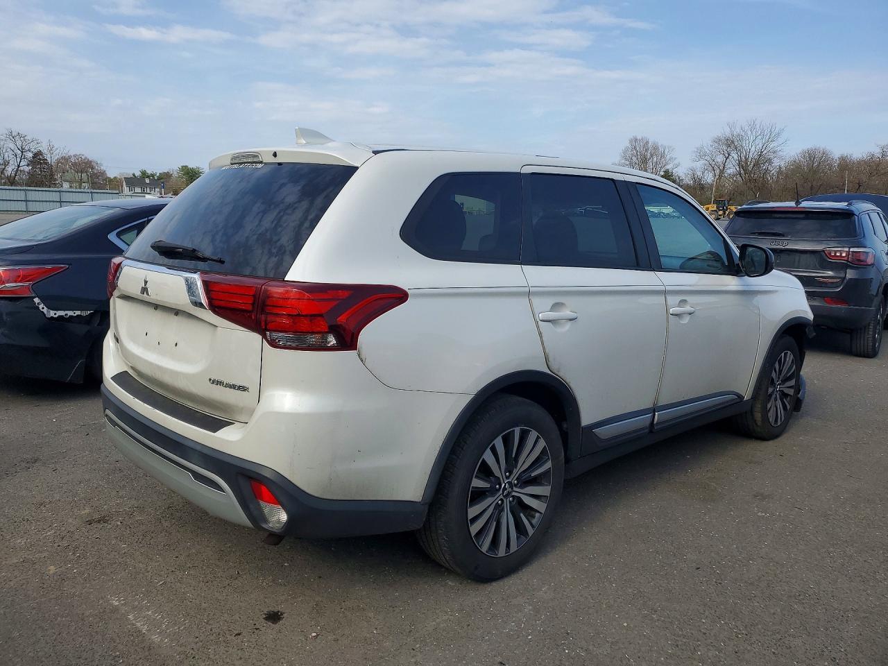2019 Mitsubishi Outlander Es - Фото 3