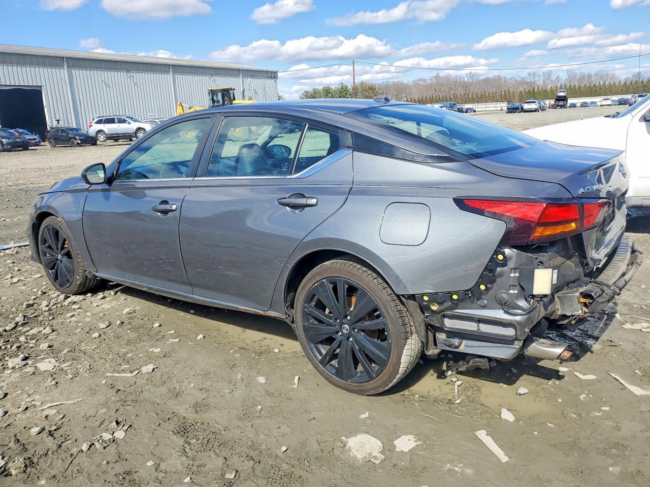 2020 Nissan Altima 2.5 Sr - Image 2