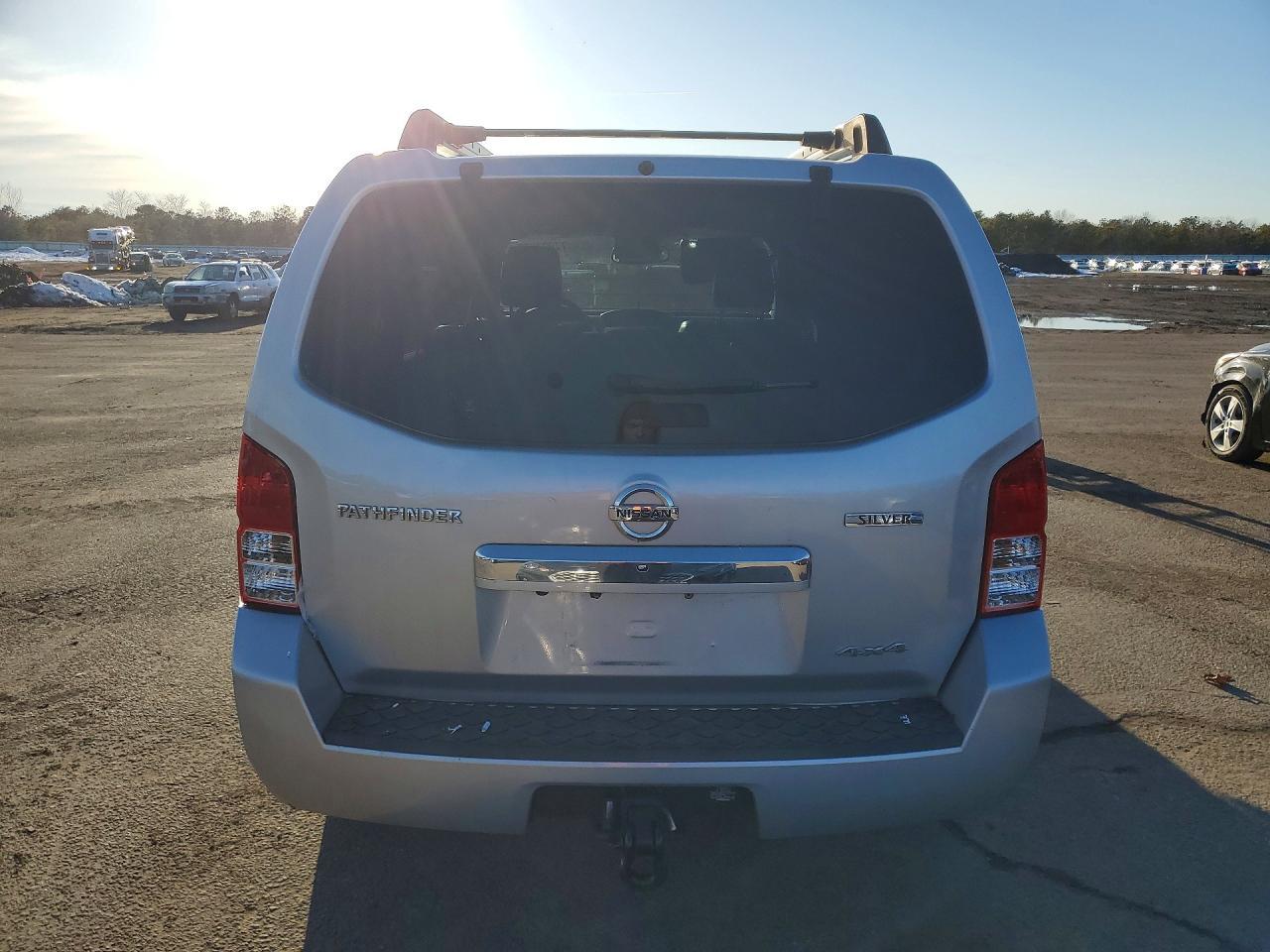 2011 Nissan Pathfinder S - Image 6