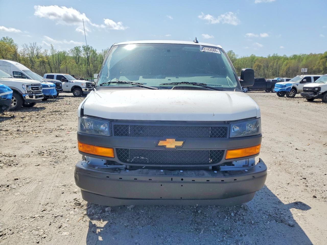 2025 Chevrolet Express 3500 Cargo Delivery Van - Фото 5