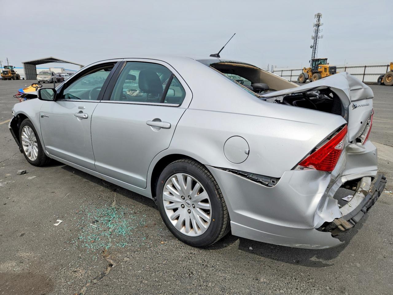 2010 Ford Fusion Hybrid - Image 2