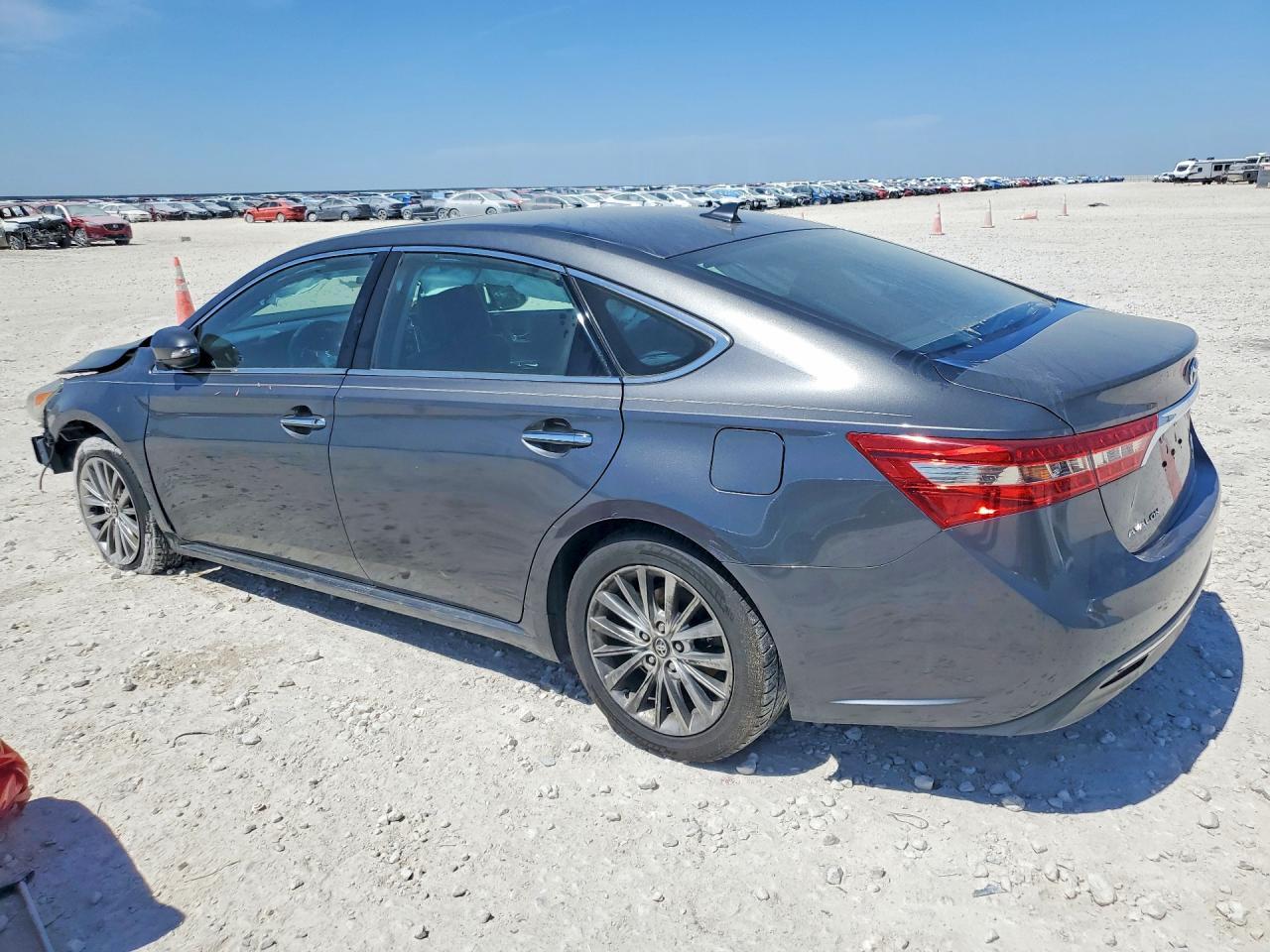 2016 Toyota Avalon Hybrid Limited - Image 2