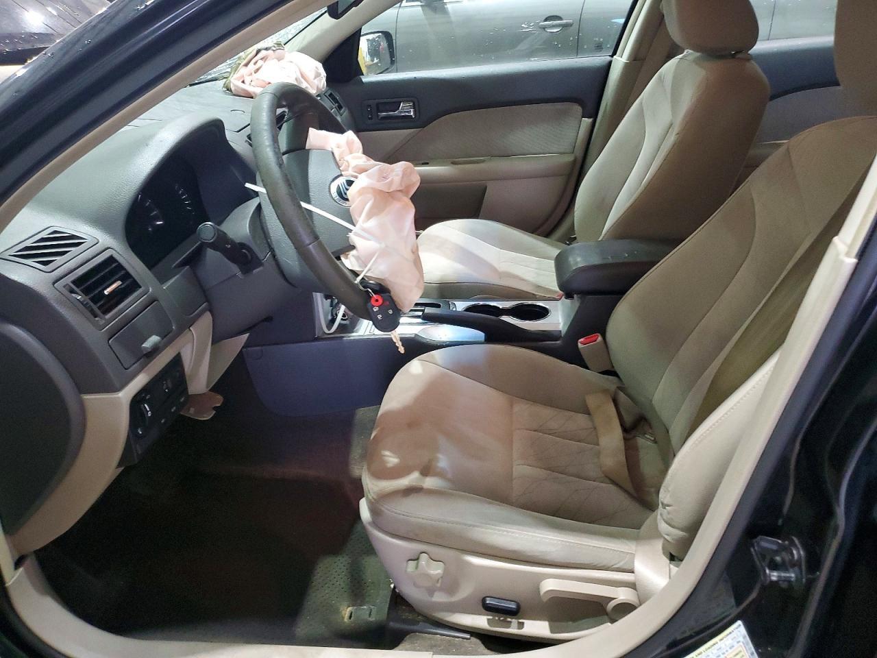 2010 Mercury Milan - Image 7